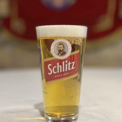 Schlitz Premium Hlles, Россия, Светлое, 5% 0.33л/340₽, 0,5л/440₽